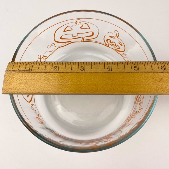 PYREX Halloween 1 Qt 950 ML Glass Bowl, Pumpkin Jack O Lantern, 6 In, No Lid - Picture 9 of 9